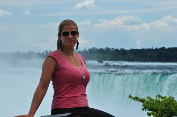 Visitando as famosas Niagara Falls, na fronteira do Canadá e Estados Unidos